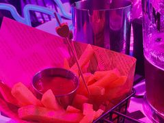 -UP嘻哈酒吧(粉巢店)