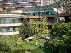 -瑞虹新天地月亮湾