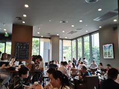大堂-星巴克臻选(深圳龙华红山天虹店)