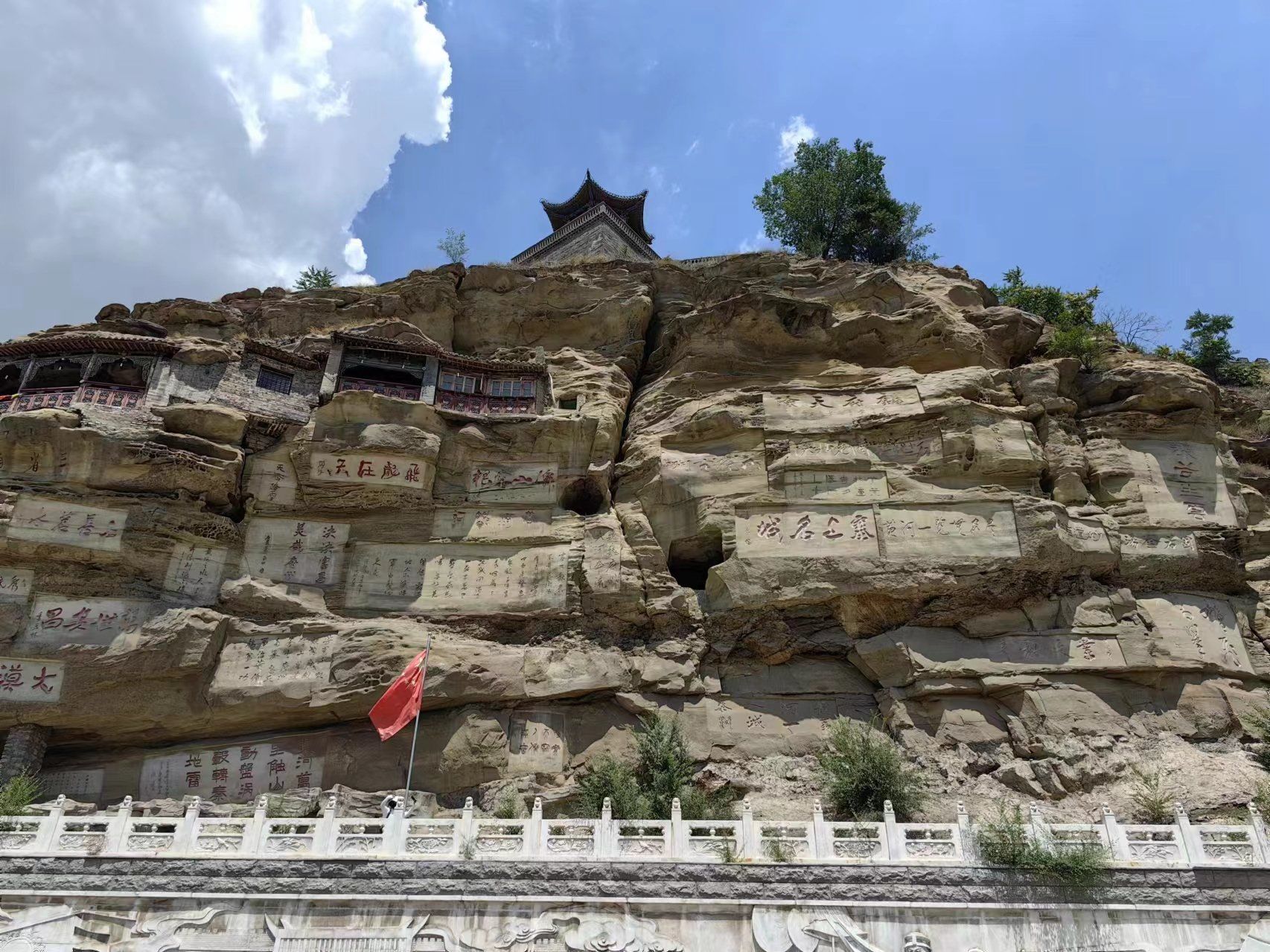 千佛洞位于榆林市府谷县城滨河西路,是国家