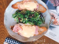 -ROAST coffee & eatery