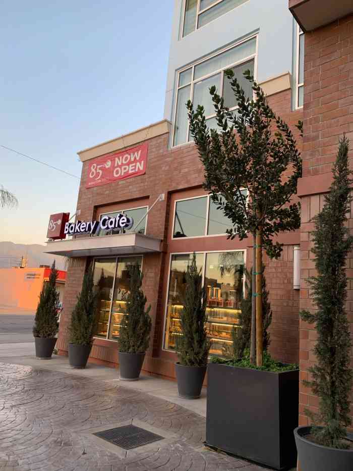 85c bakery cafe-"8/5全场85折必须来买点啥.店里人超多.