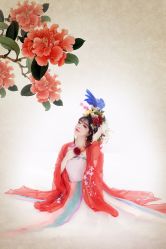 莺啼-九月鹰飞汉服摄影工作室