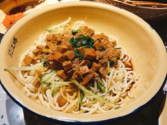 鱼籽热干面-鹤江桥·红油牛肉粉(SKP店)
