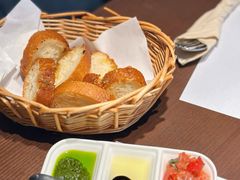 餐前面包配三种抹酱-CAPARESH開府莱舍(望京金辉店)