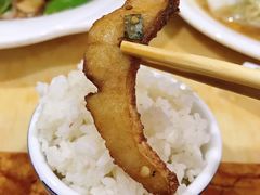 爆炒野生狗鱼块-煲来饱去冷水鱼