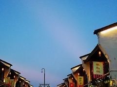 -吴山路夜市