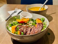 煎牛肉麦仁西兰花色拉-Wagas沃歌斯(大学路店)