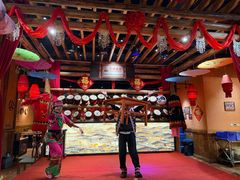 -老滇山寨•云南特色菜•地方菜•民族风情歌舞表演(金碧店)