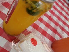 -红宝石·鲜奶小方·海派西点房(南丹店)