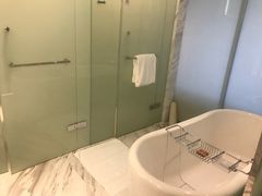 -上海滴水湖皇冠假日酒店