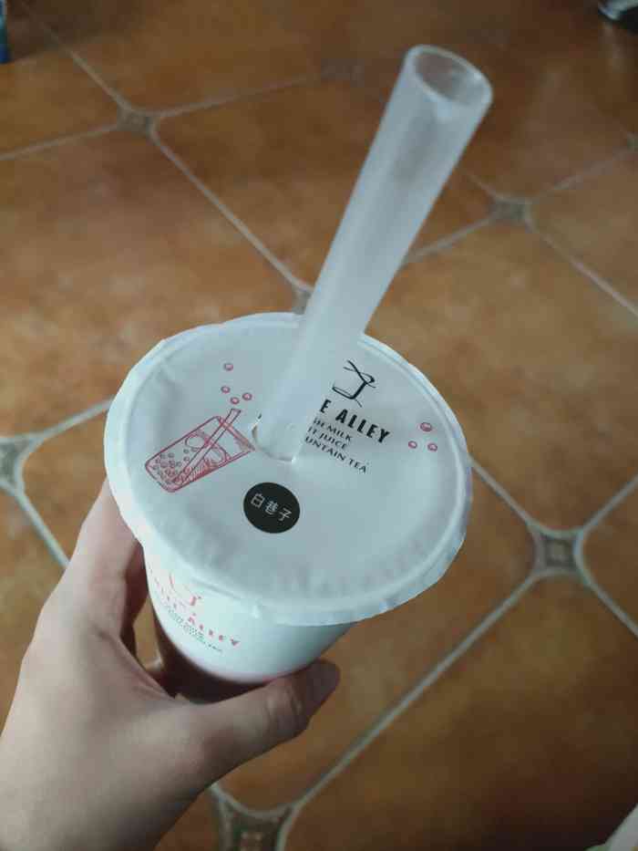 白巷子奶茶(卫津路店)-"白巷子奶茶,文艺感十足啊,不由得联想起成.