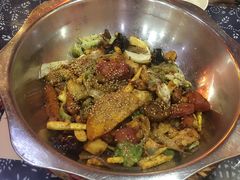 -愉肴麻辣香锅(中山路店)