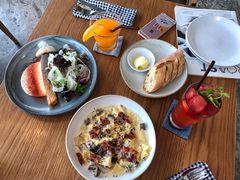 -ROAST coffee & eatery