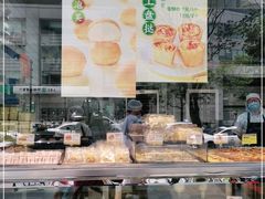 面包甜点陈列柜-鲍师傅糕点(江苏路店)