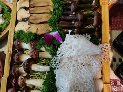 红土地野菌拼-慢丽江·云南野生菌土鸡锅(付家庄店)