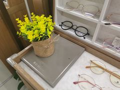 -视野联行眼镜·蔡司授权店(长白万象汇店)