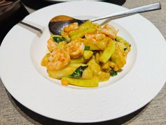 白茄子烧虾球-虹潮荟·餐桌上的美食地理(太阳宫店)