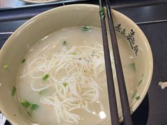 -亮亮面馆(经六路店)