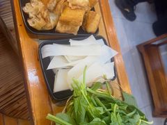 -地锅公社·现炒地锅鸡·地锅鱼·夜宵(罗锦路店)