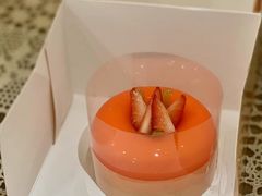葡萄柚草莓萨伐仑-潮一不贰·法式甜品·生日蛋糕·西式简餐(外滩店)