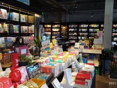 零售区-阅西安新华书店(翠华南路店)