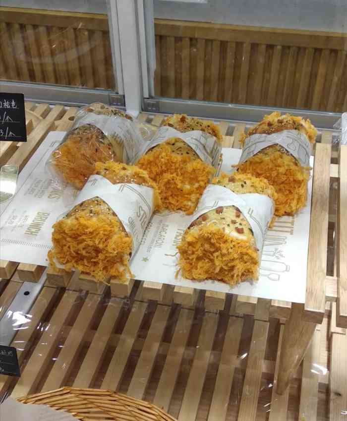 半糖时刻蛋糕-"在汇君城小区的半糖时刻这家烘焙店真行不错.