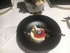 意大利香草奶冻配鲜草莓酱-K·Kitchen KK牛扒厨房(江南西店)