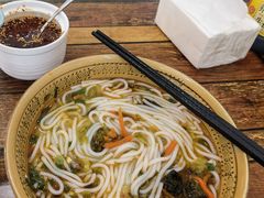 -正宗李家土鸡米线店