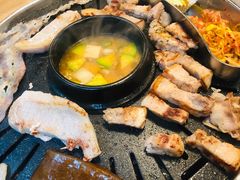 -江南猪肉商会无限续吃(弘大店)