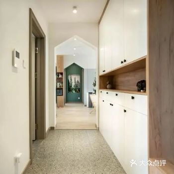 今日分享简约北欧风不规则门洞设计