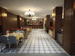 -鹏城人家海鲜酒家·23年老字号(较场尾店)