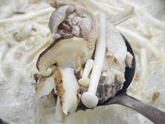 -南渝食府.墨脱石锅松茸鸡
