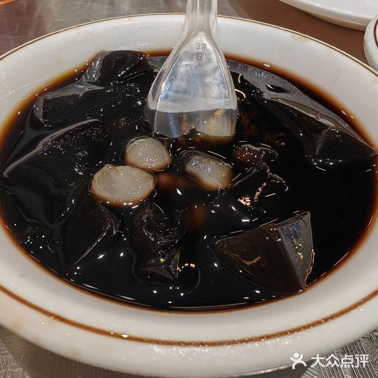 烟火气满满的大排档也是吃上了