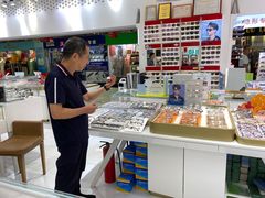 -美式眼镜·授权蔡司.依视路.尼康.豪雅.明月(人民广场店)