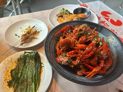 -肥肥虾庄·金牌油焖大虾(汉街SKP店)