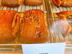 -VERIE BAKEHOUSE