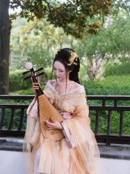 -一揽芳华汉服旗袍体验馆(拙政园店)