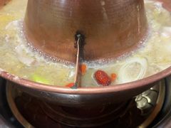-果松木炭酸菜铜火锅·外婆参鸡汤