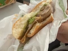 -麦当劳(上海虹桥站30B检票口楼上)