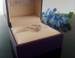 取对戒时顺便把钻戒给洗了洗-威德钻石-克拉钻大本营(南京东路店)