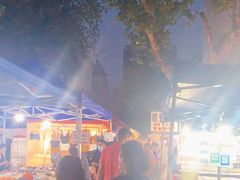 -吴山路夜市