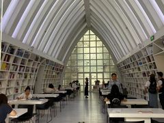 -钟书阁(松江泰晤士小镇店)