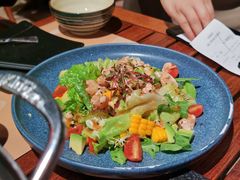 三文鱼牛油果蔬菜沙拉-山葵家居酒屋(天目里店)
