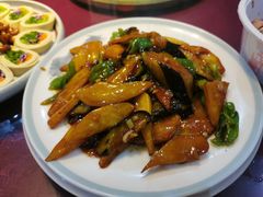 地三鲜-东北哈尔滨酱骨头馆房掌柜铁锅炖