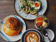 牛油果煮蛋吐司-RAC BAR(安福路店)