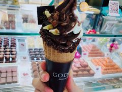 椰林凤情巧克力软冰淇淋-GODIVA(海岸城店)