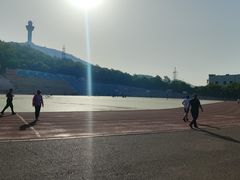 -蟠龙山体育场-西北门地上停车场