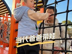 -奕欧来上海购物村停车场