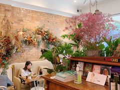 -FLOVIE FLORIST CAFE